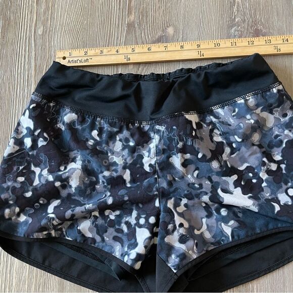2 Pairs Of Shorts Layer 8 Running & Athletech Snakeprint Workout Shorts Small - Picture 7 of 16